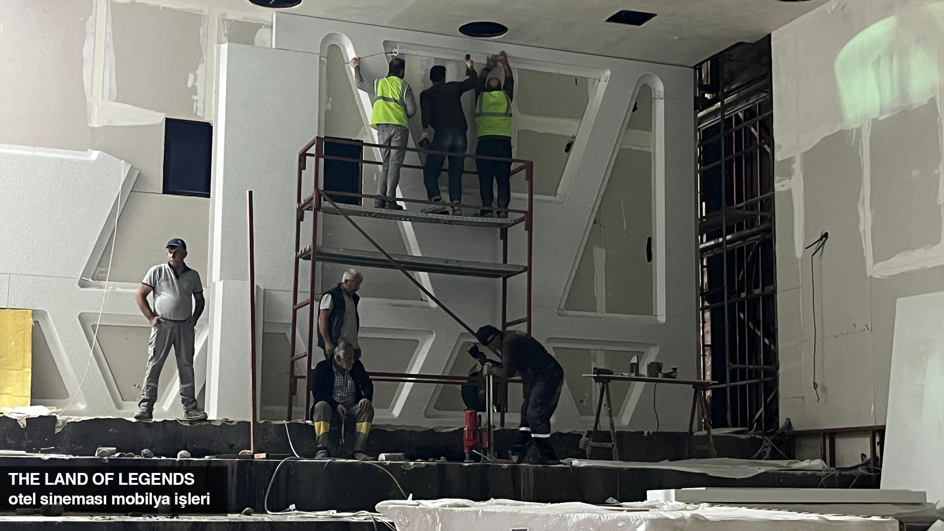 THE LAND OF LEGENDS sinema salonu , modern mimari tasarım örnekleri