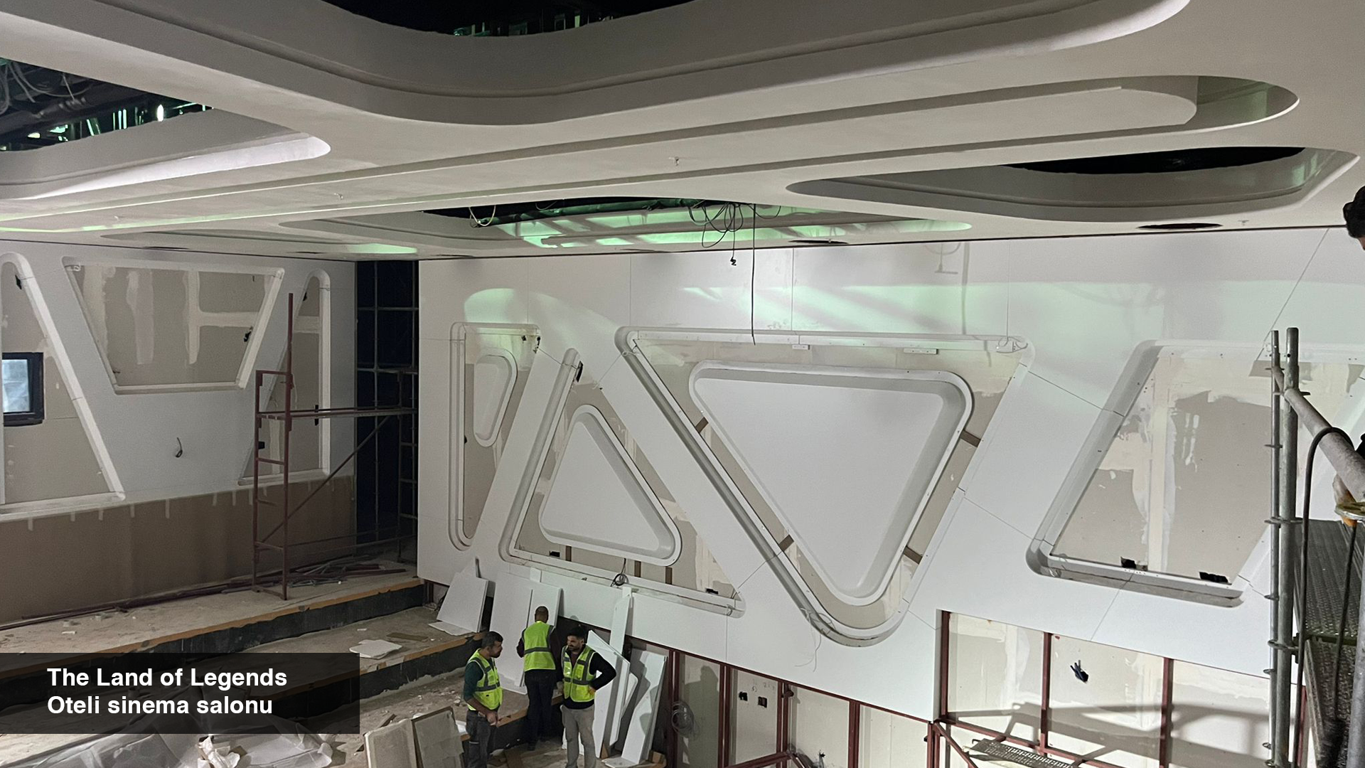 THE LAND OF LEGENDS sinema salonu , modern mimari tasarım örnekleri